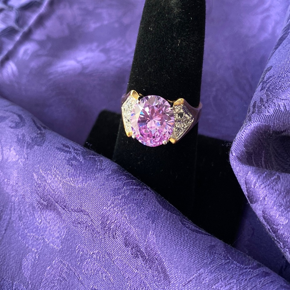 Sparkling lilac stone with rhinestones set in golden tone